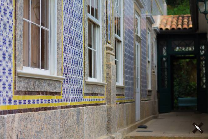 Lateral do Solar: o casarão contempla o segundo maior conjunto de azulejaria portuguesa do século XIX no Brasil ♡
